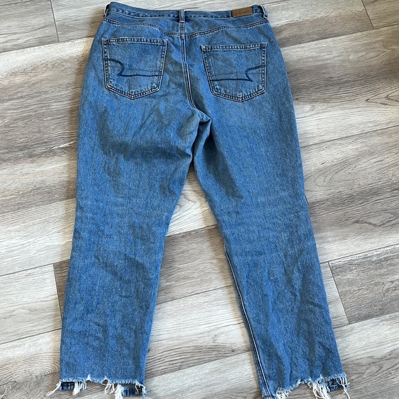 American eagle high rise mom jeans - Picture 2 of 2